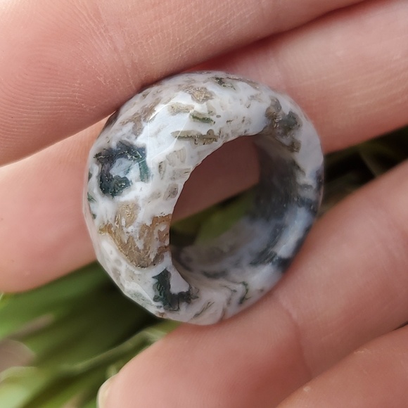 New Carved Faceted Natural Moss Agate Ring. - Picture 3 of 15